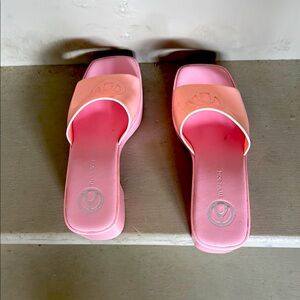 Wishbone bubble gum jelly shoes